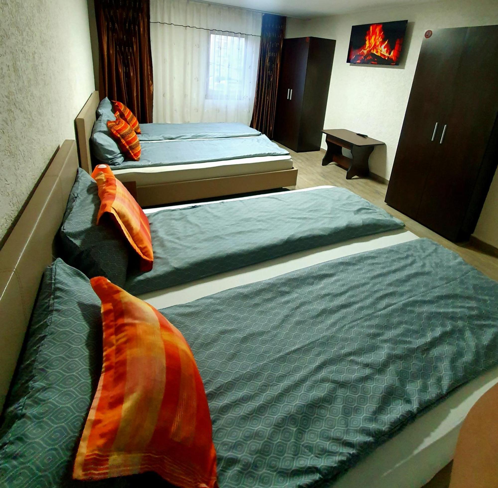 Apartament Lupeni Lupeni  Ngoại thất bức ảnh
